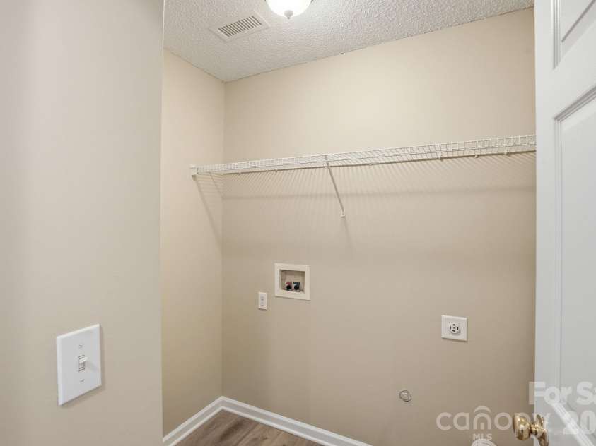 1528 Harland Street, Charlotte, NC 28216.  MLS# CAR4400321, YatesRealty ID 39290. 