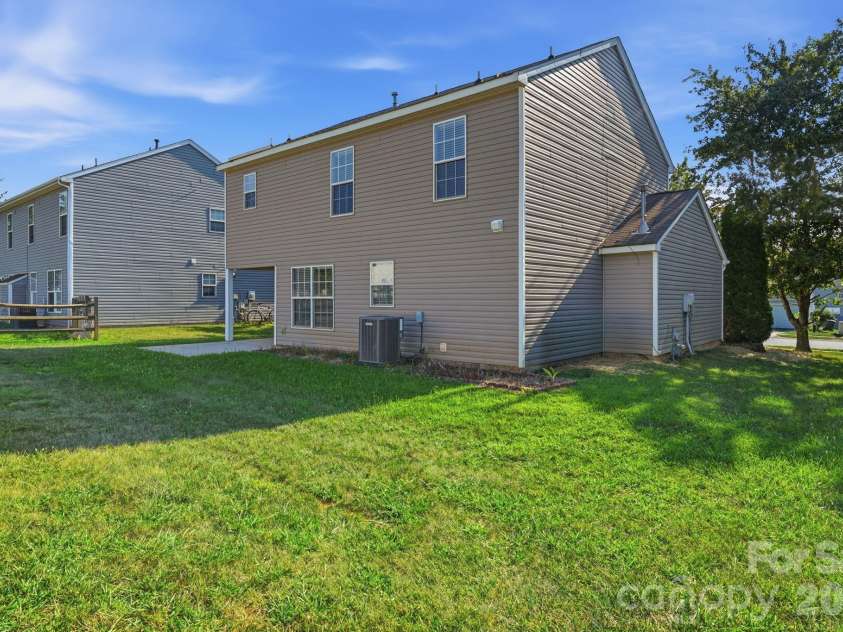 1528 Harland Street, Charlotte, NC 28216.  MLS# CAR4400321, YatesRealty ID 39290. 