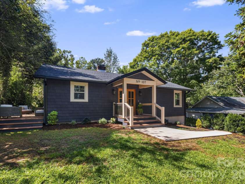 107 Beverly Road, Asheville, NC 28805.  MLS# CAR4406610, YatesRealty ID 39291. 