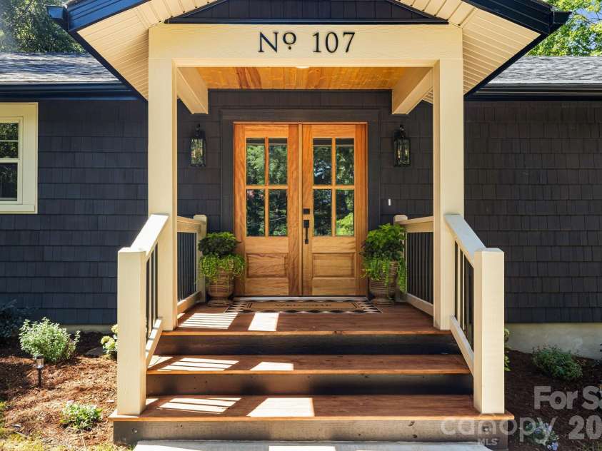 107 Beverly Road, Asheville, NC 28805.  MLS# CAR4406610, YatesRealty ID 39291. 