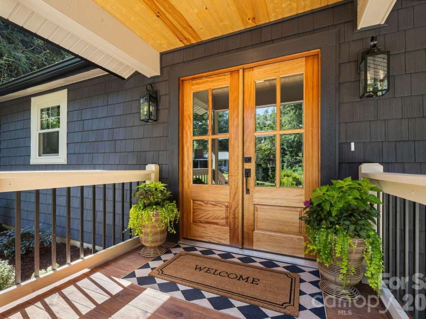 107 Beverly Road, Asheville, NC 28805.  MLS# CAR4406610, YatesRealty ID 39291. 