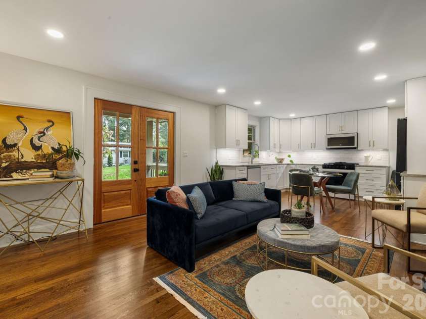 107 Beverly Road, Asheville, NC 28805.  MLS# CAR4406610, YatesRealty ID 39291. 