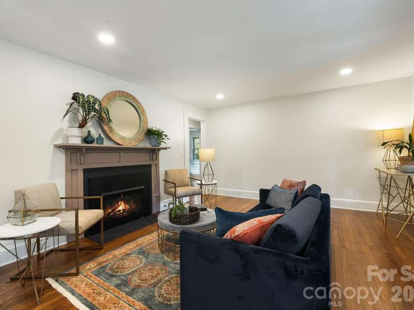 107 Beverly Road, Asheville, NC 28805.  MLS# CAR4406610, YatesRealty ID 39291. 