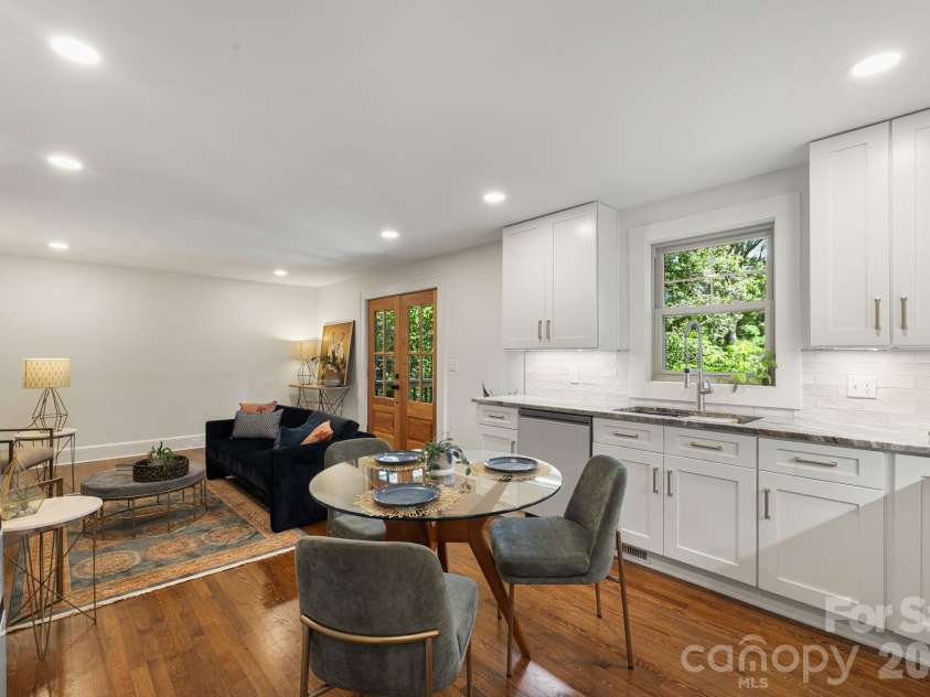 107 Beverly Road, Asheville, NC 28805.  MLS# CAR4406610, YatesRealty ID 39291. 
