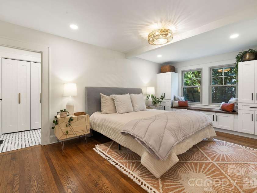107 Beverly Road, Asheville, NC 28805.  MLS# CAR4406610, YatesRealty ID 39291. 