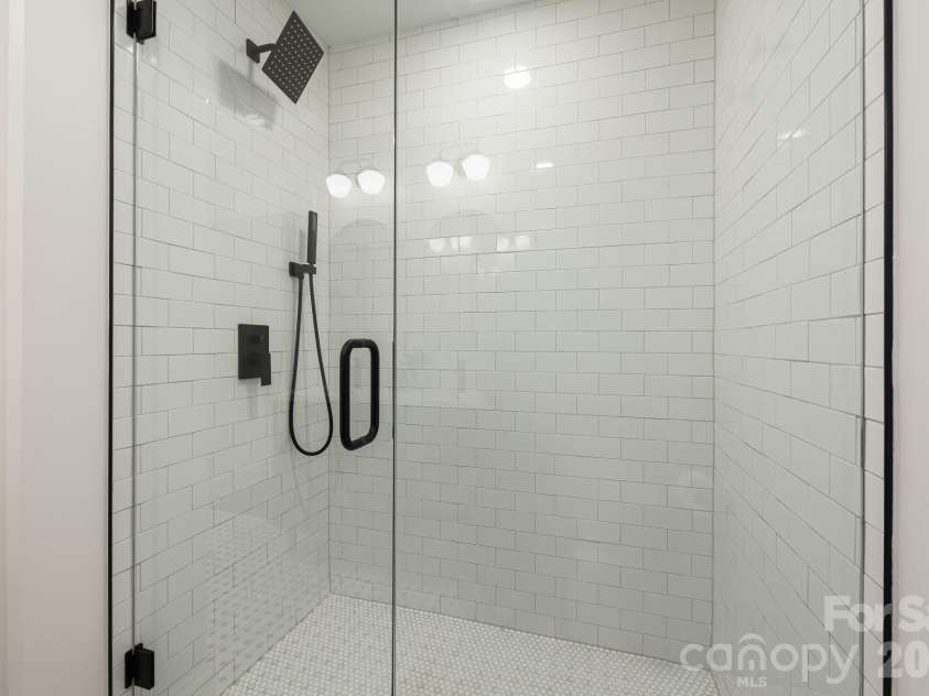 107 Beverly Road, Asheville, NC 28805.  MLS# CAR4406610, YatesRealty ID 39291. 