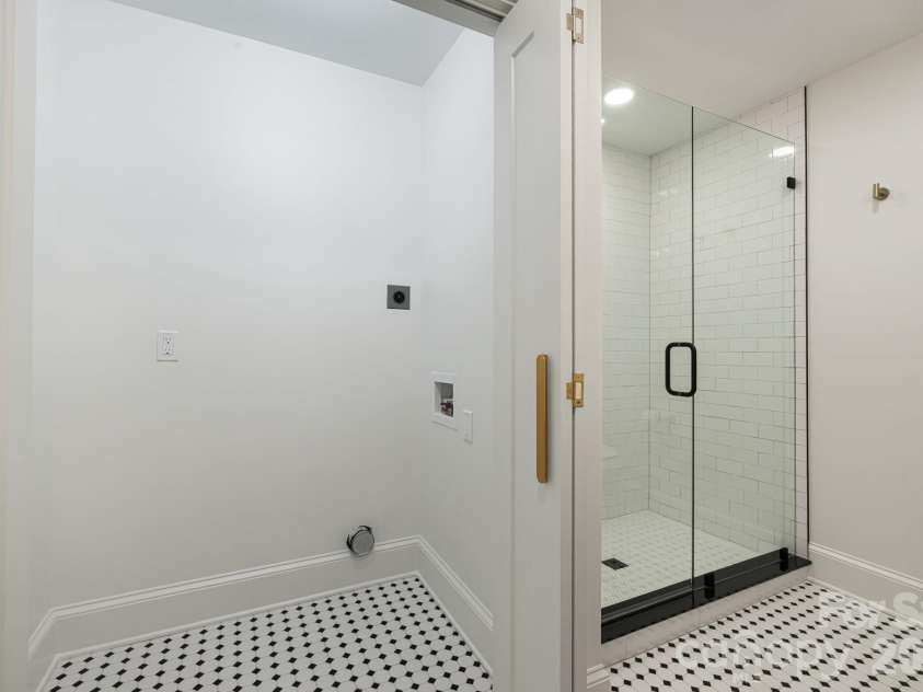 107 Beverly Road, Asheville, NC 28805.  MLS# CAR4406610, YatesRealty ID 39291. 