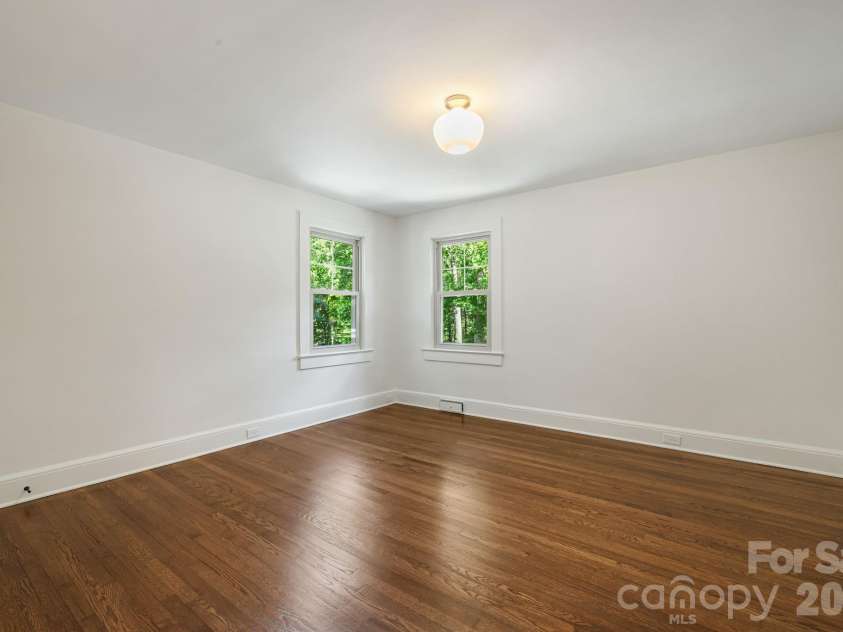 107 Beverly Road, Asheville, NC 28805.  MLS# CAR4406610, YatesRealty ID 39291. 