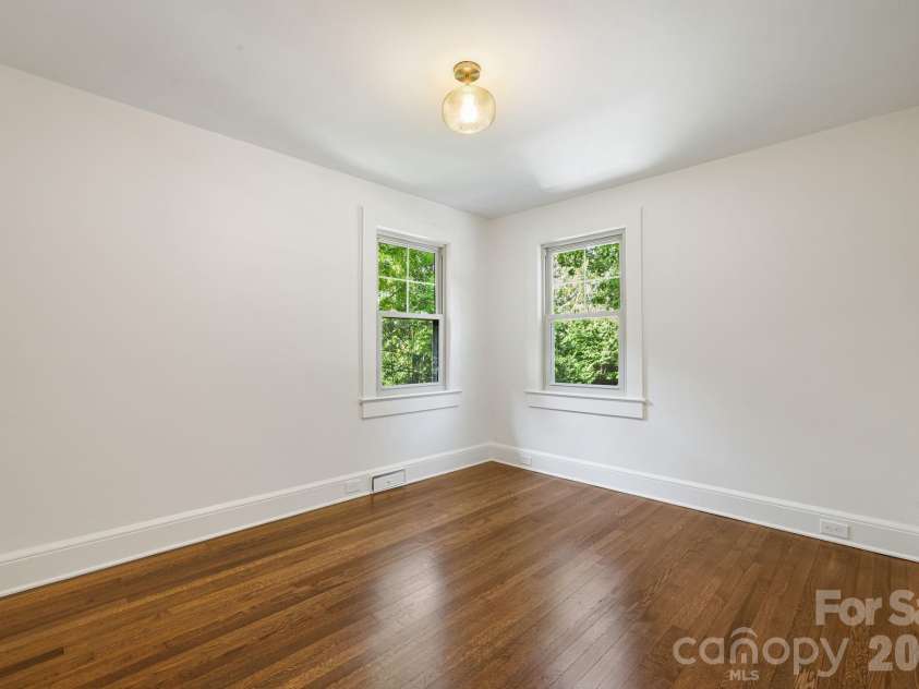 107 Beverly Road, Asheville, NC 28805.  MLS# CAR4406610, YatesRealty ID 39291. 