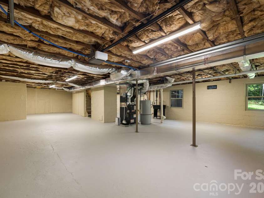 107 Beverly Road, Asheville, NC 28805.  MLS# CAR4406610, YatesRealty ID 39291. 