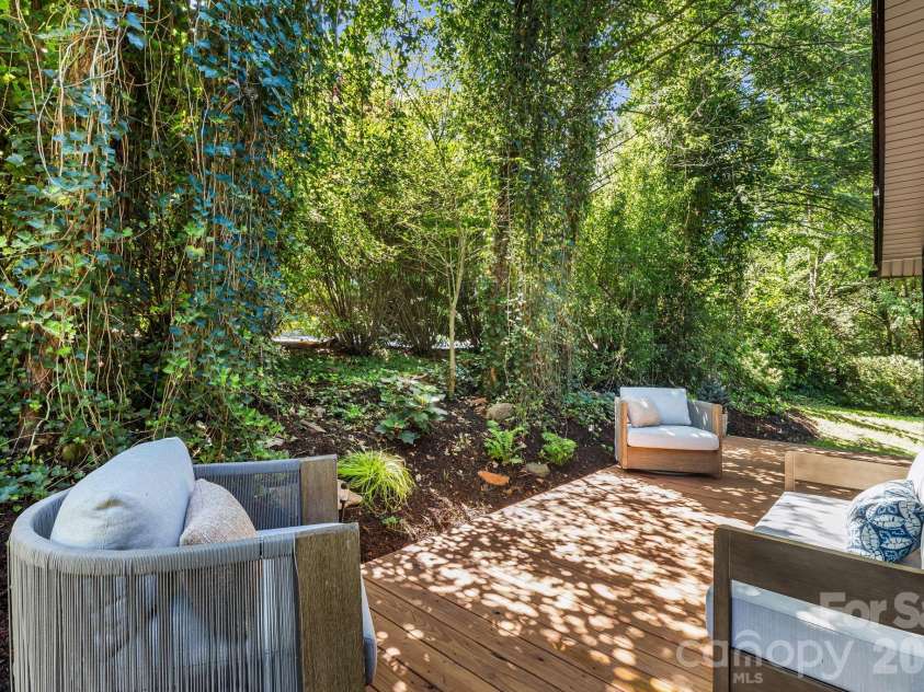 107 Beverly Road, Asheville, NC 28805.  MLS# CAR4406610, YatesRealty ID 39291. 