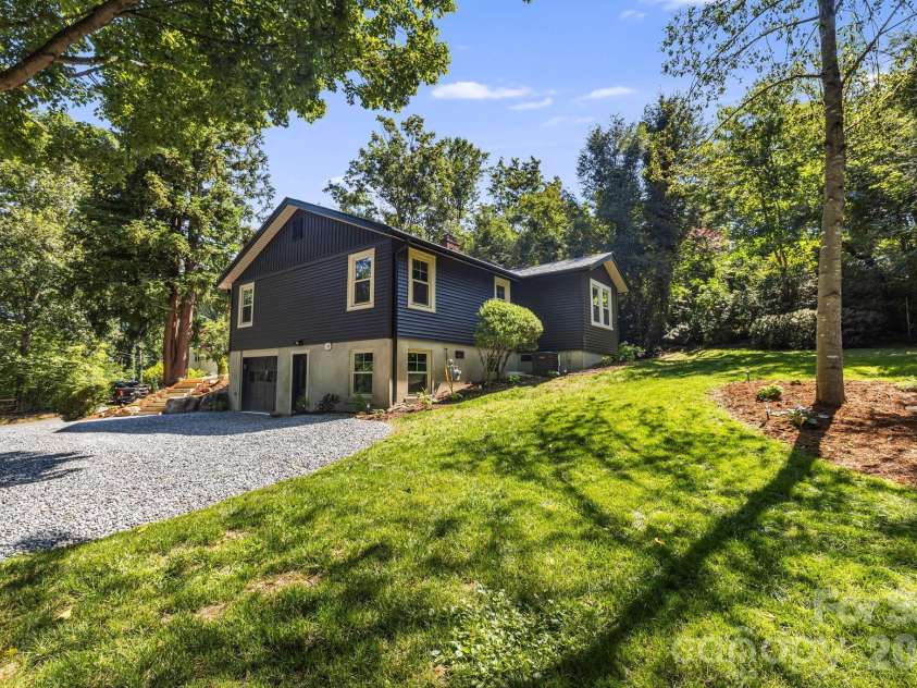 107 Beverly Road, Asheville, NC 28805.  MLS# CAR4406610, YatesRealty ID 39291. 
