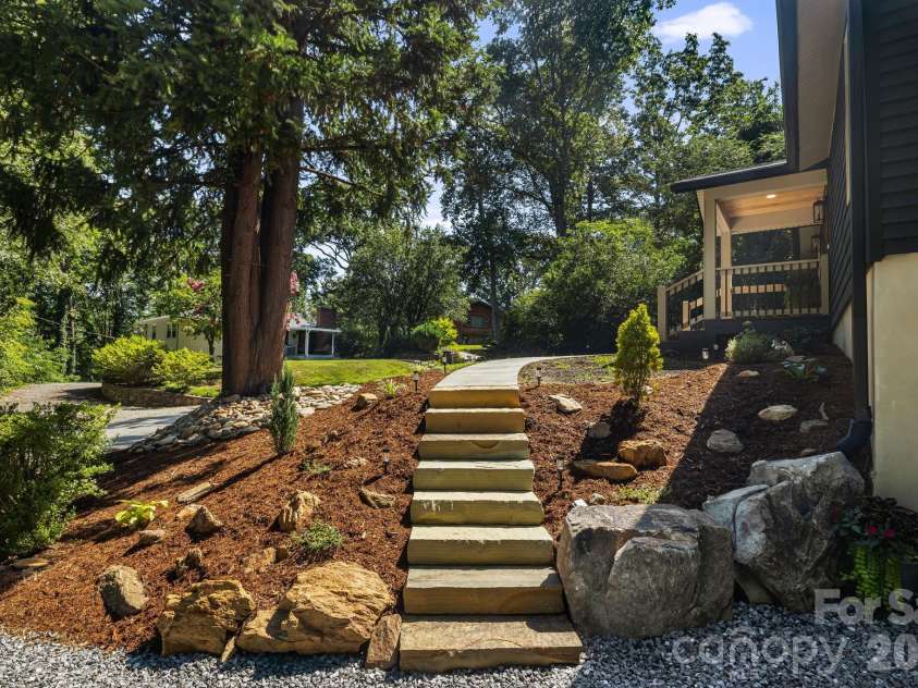 107 Beverly Road, Asheville, NC 28805.  MLS# CAR4406610, YatesRealty ID 39291. 