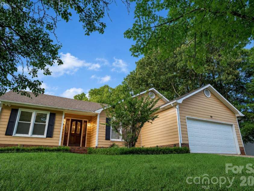 11513 Waterflower Lane, Charlotte, NC 28262.  MLS# CAR4406582, YatesRealty ID 39292. 