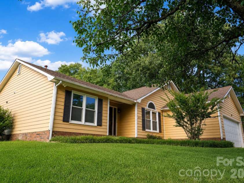 11513 Waterflower Lane, Charlotte, NC 28262.  MLS# CAR4406582, YatesRealty ID 39292. 