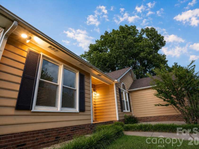 11513 Waterflower Lane, Charlotte, NC 28262.  MLS# CAR4406582, YatesRealty ID 39292. 