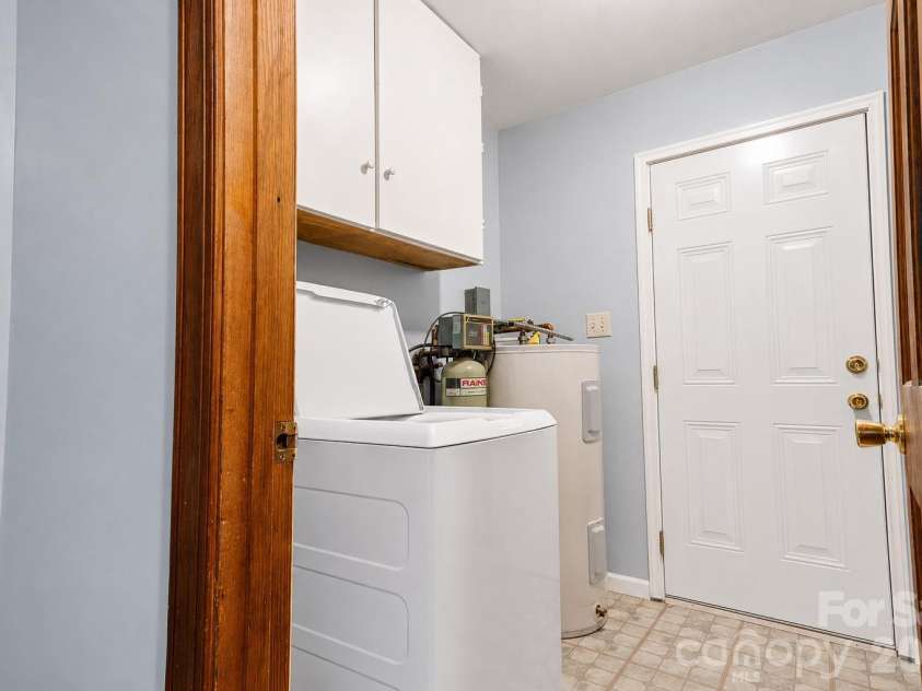 11513 Waterflower Lane, Charlotte, NC 28262.  MLS# CAR4406582, YatesRealty ID 39292. 