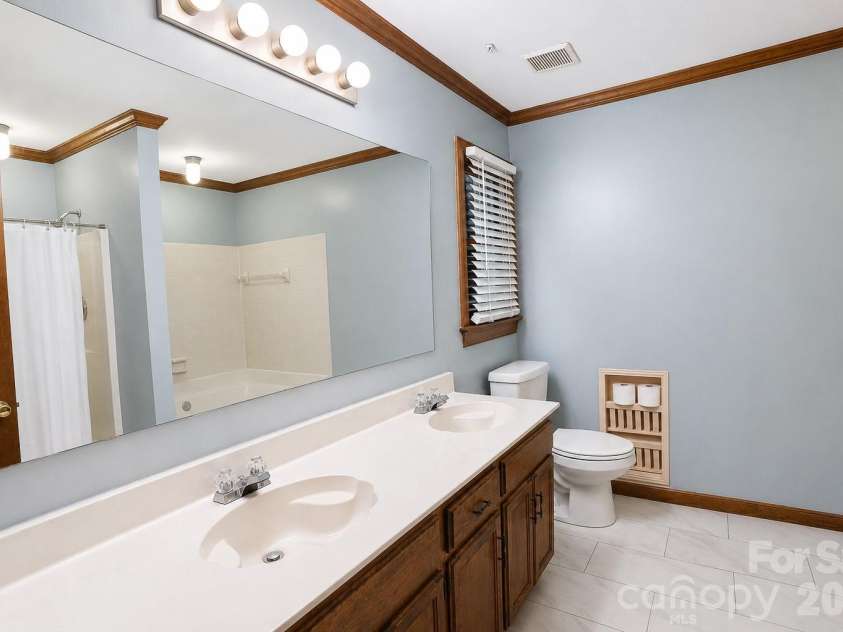 11513 Waterflower Lane, Charlotte, NC 28262.  MLS# CAR4406582, YatesRealty ID 39292. 