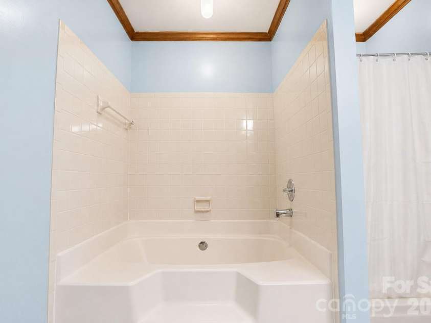 11513 Waterflower Lane, Charlotte, NC 28262.  MLS# CAR4406582, YatesRealty ID 39292. 
