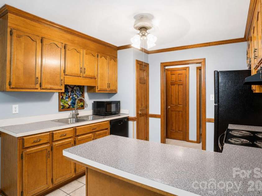 11513 Waterflower Lane, Charlotte, NC 28262.  MLS# CAR4406582, YatesRealty ID 39292. 