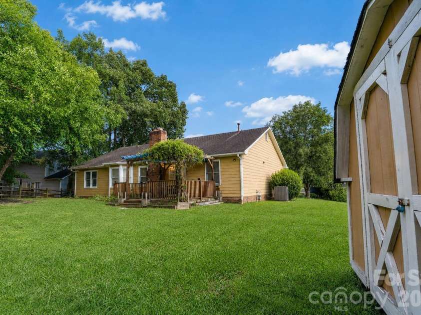 11513 Waterflower Lane, Charlotte, NC 28262.  MLS# CAR4406582, YatesRealty ID 39292. 