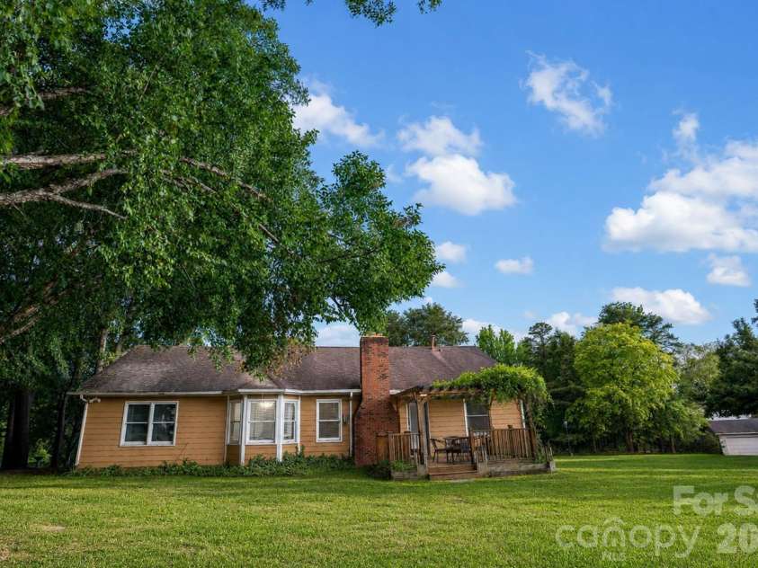 11513 Waterflower Lane, Charlotte, NC 28262.  MLS# CAR4406582, YatesRealty ID 39292. 