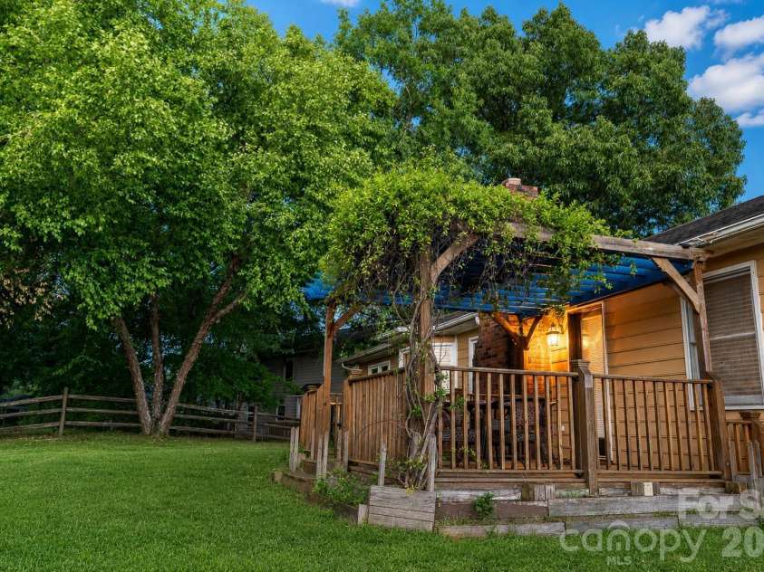 11513 Waterflower Lane, Charlotte, NC 28262.  MLS# CAR4406582, YatesRealty ID 39292. 