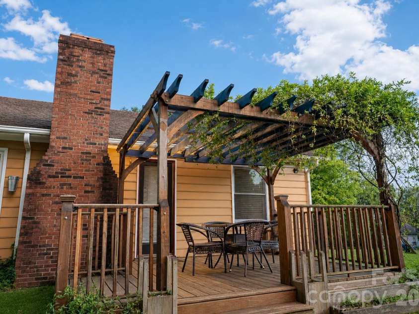 11513 Waterflower Lane, Charlotte, NC 28262.  MLS# CAR4406582, YatesRealty ID 39292. 