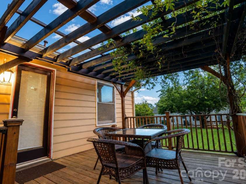 11513 Waterflower Lane, Charlotte, NC 28262.  MLS# CAR4406582, YatesRealty ID 39292. 
