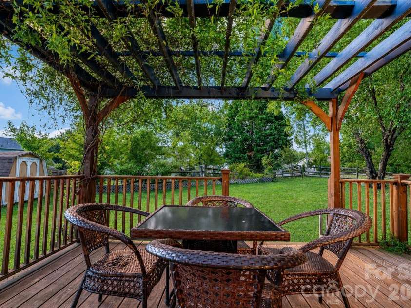 11513 Waterflower Lane, Charlotte, NC 28262.  MLS# CAR4406582, YatesRealty ID 39292. 