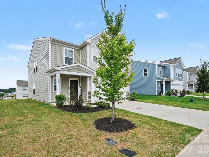 152 Hanging Rock Trail, Statesville, NC 28625.  MLS# CAR4406133, YatesRealty ID 39294. 