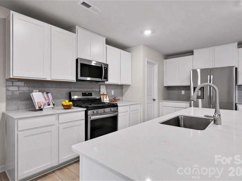 152 Hanging Rock Trail, Statesville, NC 28625.  MLS# CAR4406133, YatesRealty ID 39294. 