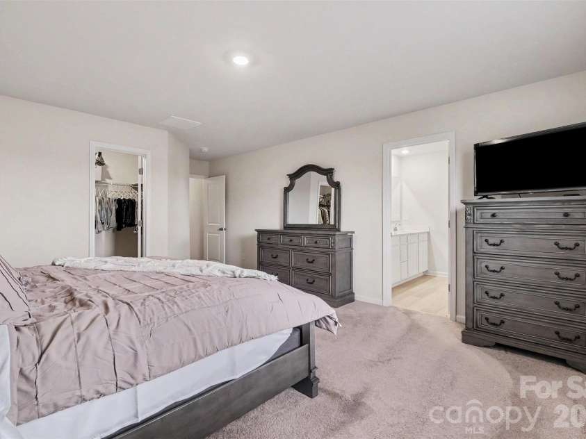 152 Hanging Rock Trail, Statesville, NC 28625.  MLS# CAR4406133, YatesRealty ID 39294. 