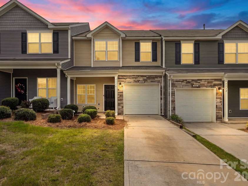 5516 John Mcdowell Place, Charlotte, NC 28217.  MLS# CAR4404823, YatesRealty ID 39299. 