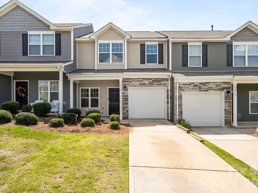 5516 John Mcdowell Place, Charlotte, NC 28217.  MLS# CAR4404823, YatesRealty ID 39299. 