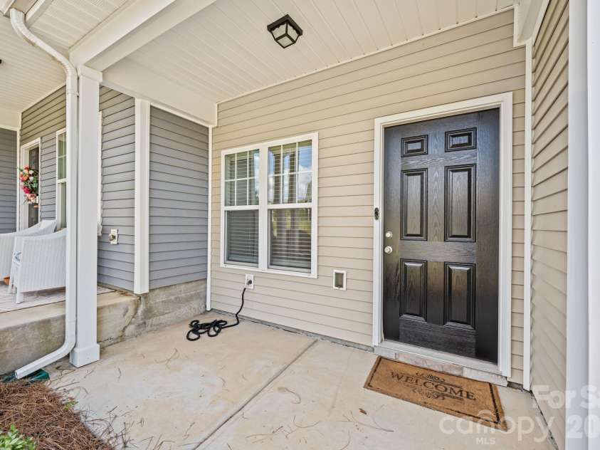5516 John Mcdowell Place, Charlotte, NC 28217.  MLS# CAR4404823, YatesRealty ID 39299. 