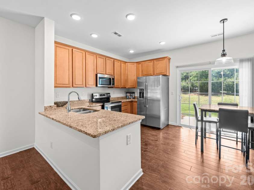 5516 John Mcdowell Place, Charlotte, NC 28217.  MLS# CAR4404823, YatesRealty ID 39299. 
