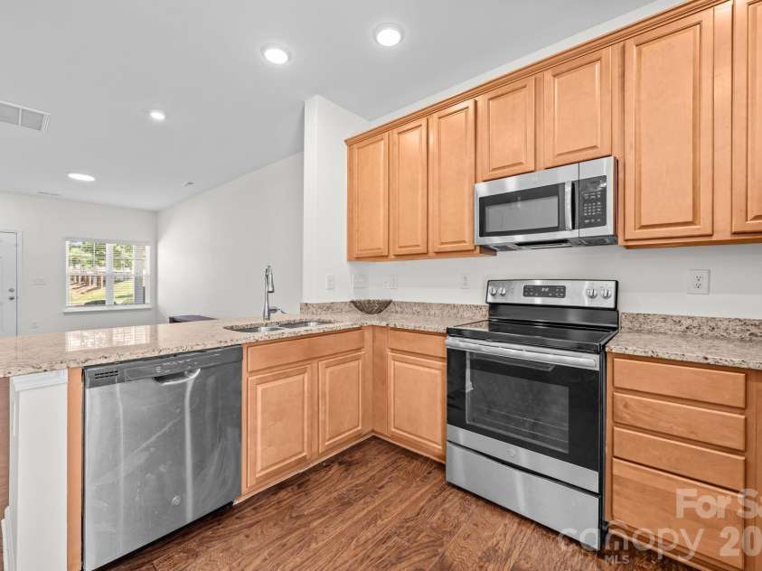 5516 John Mcdowell Place, Charlotte, NC 28217.  MLS# CAR4404823, YatesRealty ID 39299. 