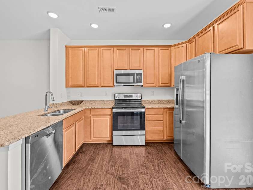 5516 John Mcdowell Place, Charlotte, NC 28217.  MLS# CAR4404823, YatesRealty ID 39299. 