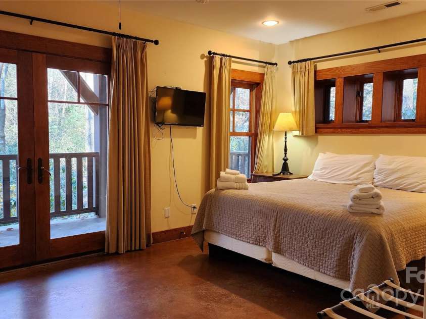 5 Chaucer Road, Black Mountain, NC 28711.  MLS# CAR4182030, YatesRealty ID 393. 