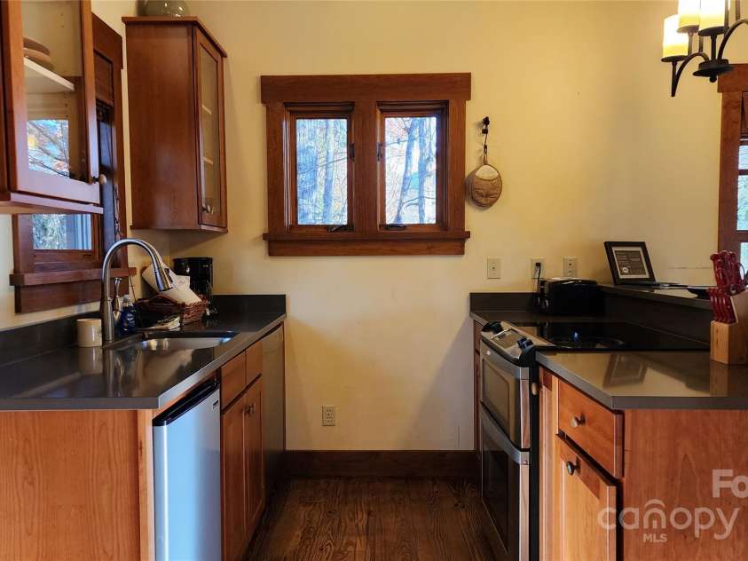 5 Chaucer Road, Black Mountain, NC 28711.  MLS# CAR4182030, YatesRealty ID 393. 