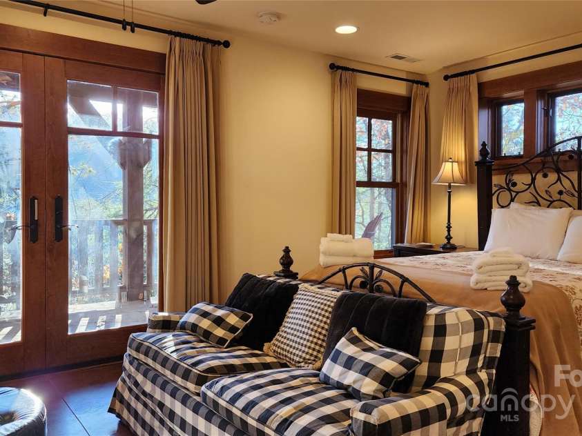 5 Chaucer Road, Black Mountain, NC 28711.  MLS# CAR4182030, YatesRealty ID 393. 