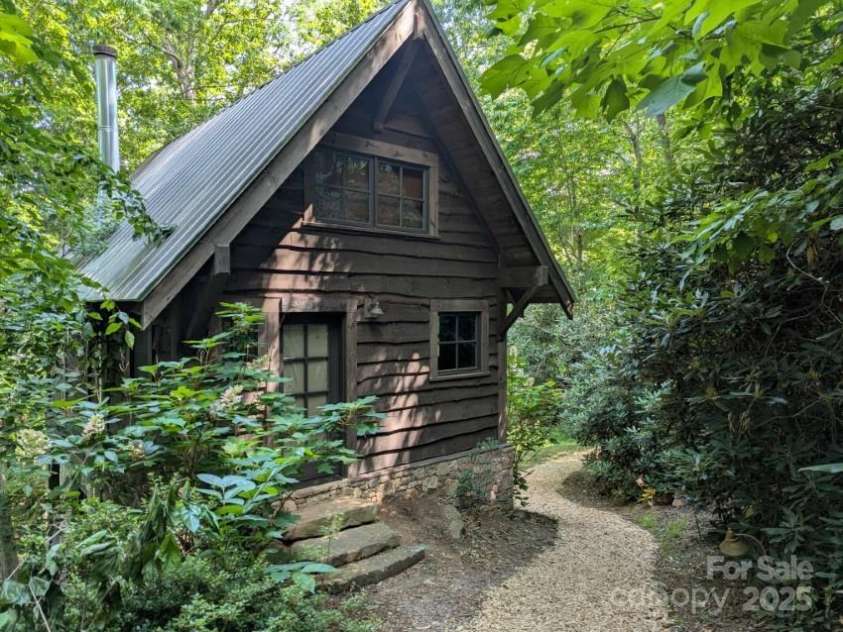 5 Chaucer Road, Black Mountain, NC 28711.  MLS# CAR4182030, YatesRealty ID 393. 