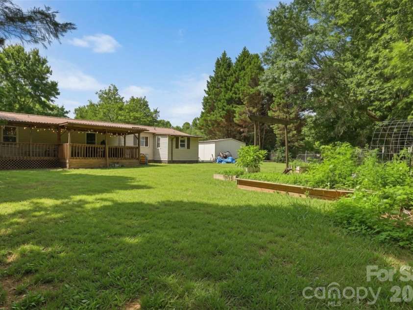 546 Bethlehem Road, Statesville, NC 28677.  MLS# CAR4404814, YatesRealty ID 39300. 