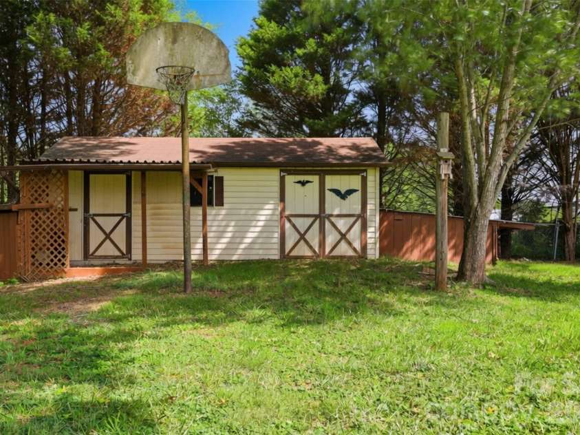 546 Bethlehem Road, Statesville, NC 28677.  MLS# CAR4404814, YatesRealty ID 39300. 