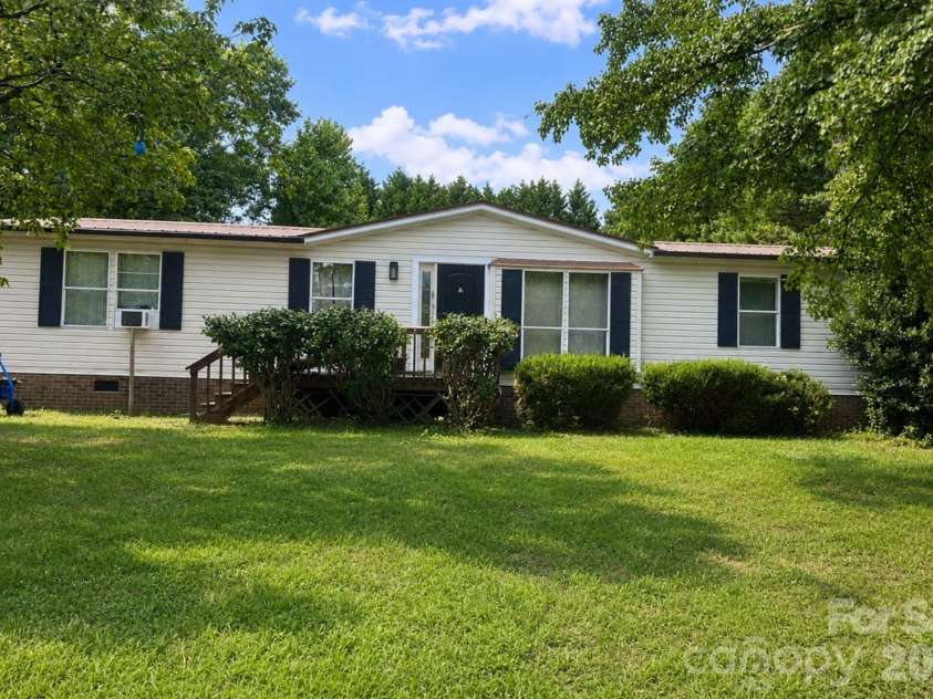 546 Bethlehem Road, Statesville, NC 28677.  MLS# CAR4404814, YatesRealty ID 39300. Front of home