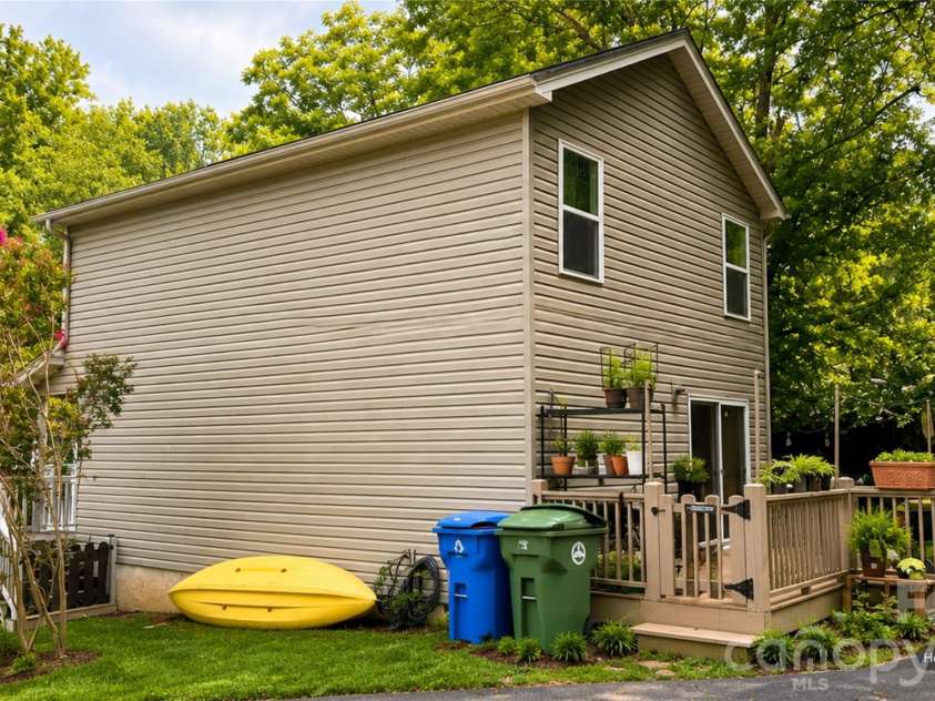 18 Old West Chapel Road, Asheville, NC 28803.  MLS# CAR4404864, YatesRealty ID 39301. 