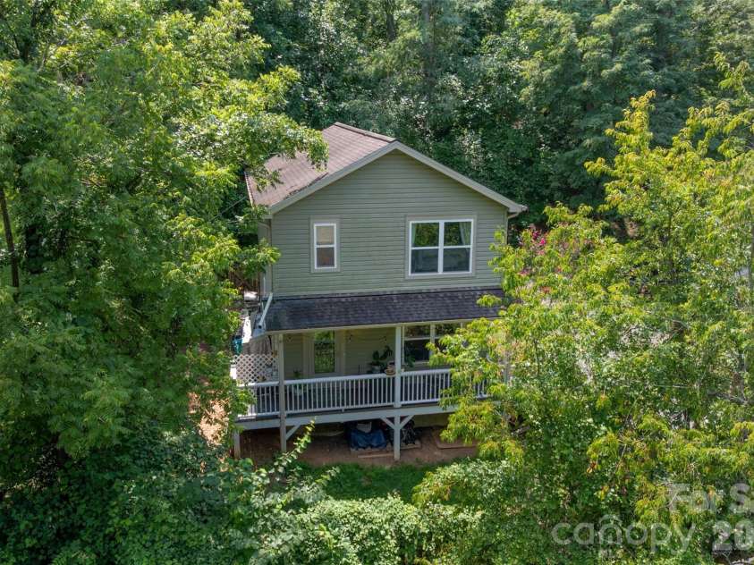 18 Old West Chapel Road, Asheville, NC 28803.  MLS# CAR4404864, YatesRealty ID 39301. 