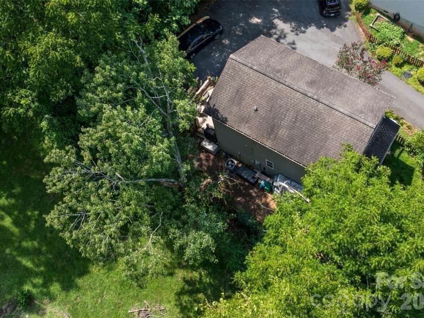 18 Old West Chapel Road, Asheville, NC 28803.  MLS# CAR4404864, YatesRealty ID 39301. 