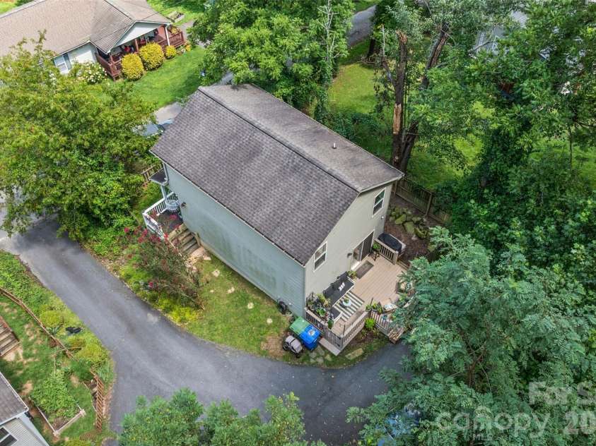 18 Old West Chapel Road, Asheville, NC 28803.  MLS# CAR4404864, YatesRealty ID 39301. 